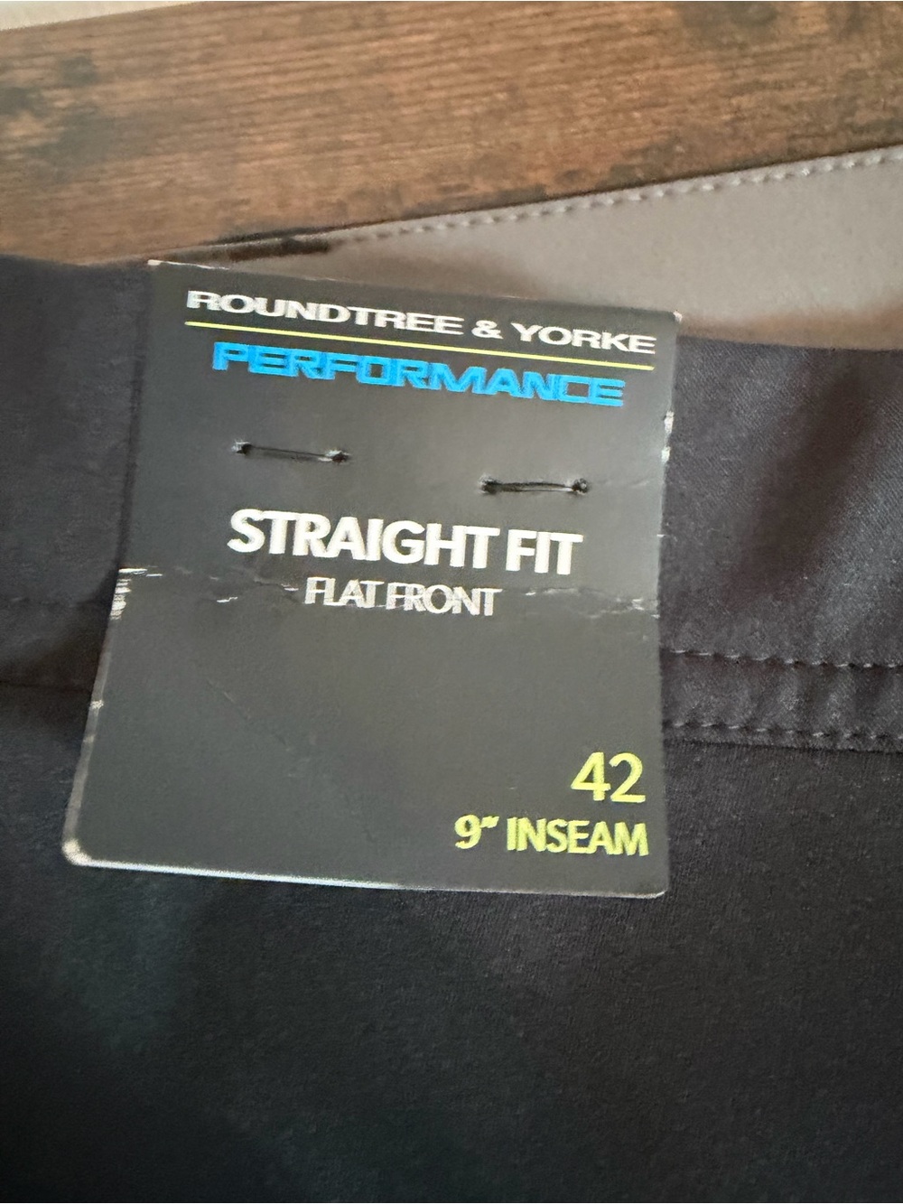 Roundtree & Yorke Performance Straight Fit Flat Front Shorts size 42 -9” Inseam - Picture 3 of 13